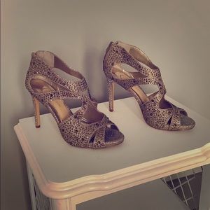 Gorgeous gold sparkle shoes